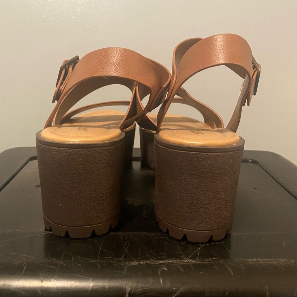 Heeled Sandals - Picture 3 of 3